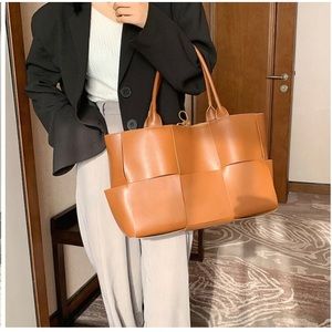 NWT Metro Muse Vegan Leather Weave 2 in 1 Bag